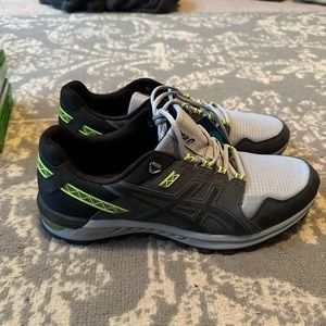 Men’s ASICS size 14.  New with tags